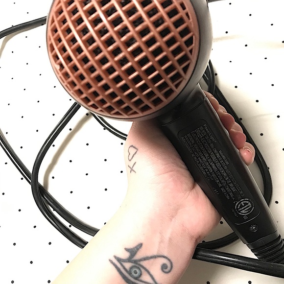 POWERLIGHT PRO-BLOWDRYER
NanoIonic (SALON GRADE) - Picture 4 of 5